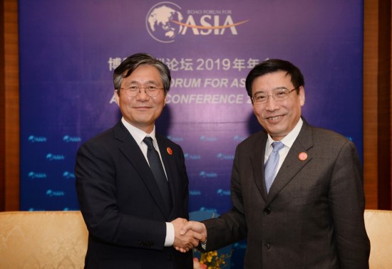 韩国工业部部长Sung Yun-mo与中国工信部部长苗圩